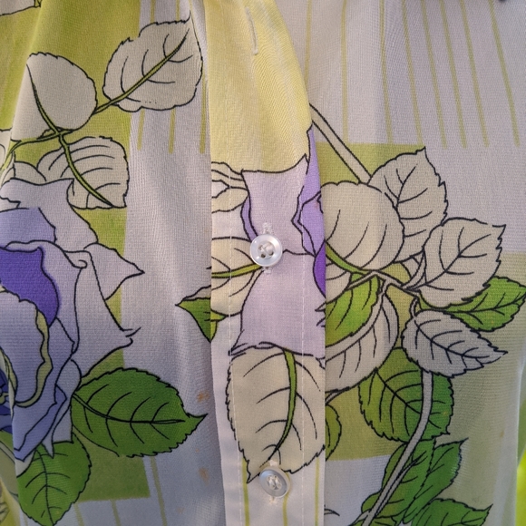 Vintage floral button up shirt - Picture 2 of 4